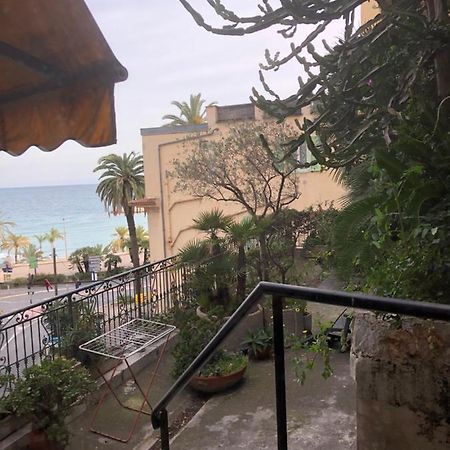 Casa Vacanza In Costa Azzurra Lägenhet Menton Exteriör bild